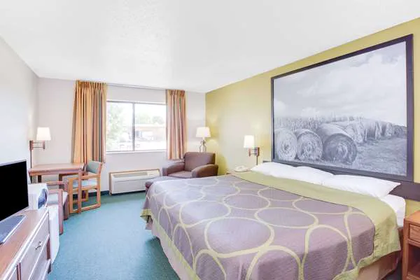 Super 8 by Wyndham Oelwein 4