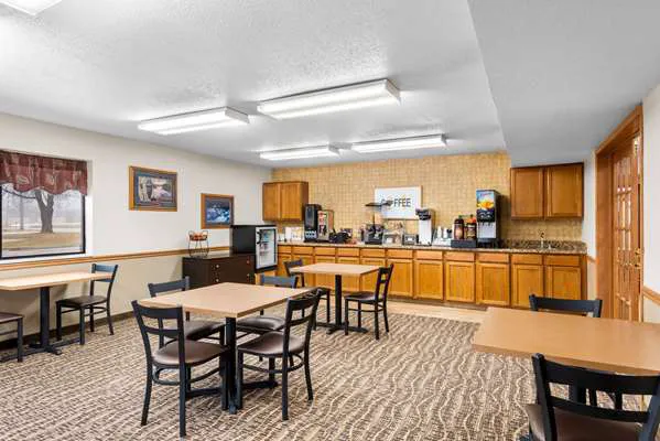 Super 8 by Wyndham Oelwein 4