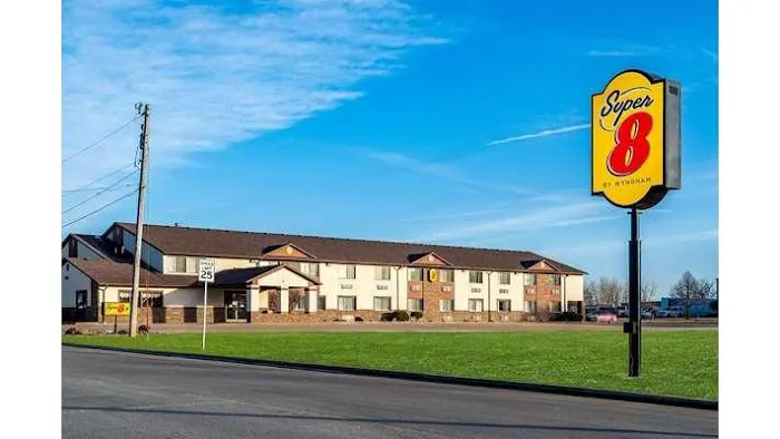 Super 8 by Wyndham Oelwein 4