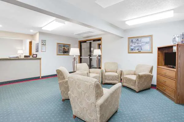 Super 8 by Wyndham Oelwein 4