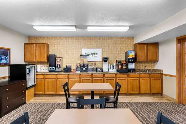 Super 8 by Wyndham Oelwein 4