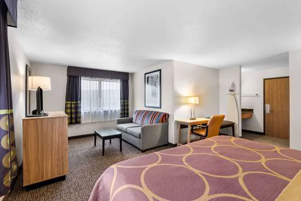 Super 8 by Wyndham Oelwein 4