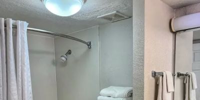 Days Inn & Suites by Wyndham Schaumburg
