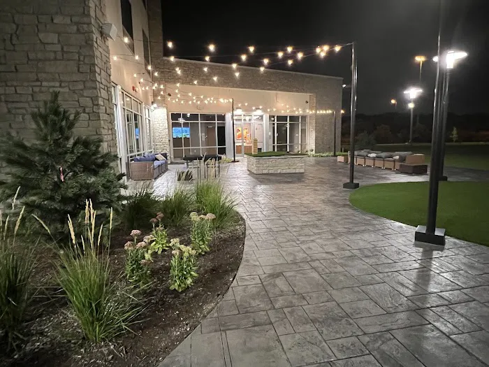 Holiday Inn Express & Suites Chicago Schaumburg by IHG 4