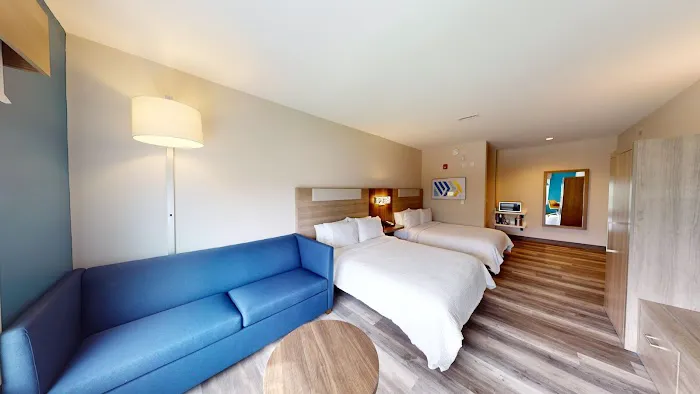 Holiday Inn Express & Suites Chicago Schaumburg by IHG 4