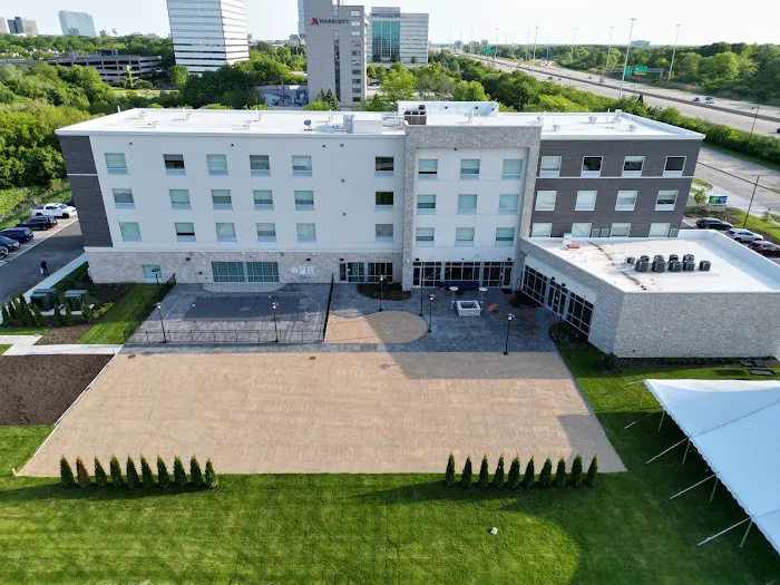 Holiday Inn Express & Suites Chicago Schaumburg by IHG 4