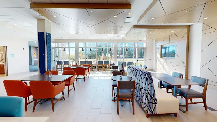 Holiday Inn Express & Suites Chicago Schaumburg by IHG 4