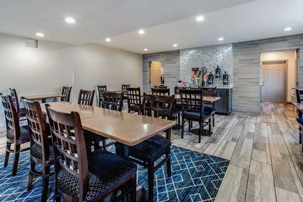 La Quinta Inn by Wyndham Chicago O'Hare Airport 4