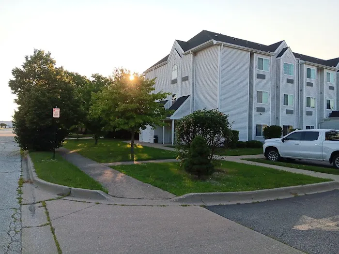 Red Lion Inn & Suites Elk Grove Village 4