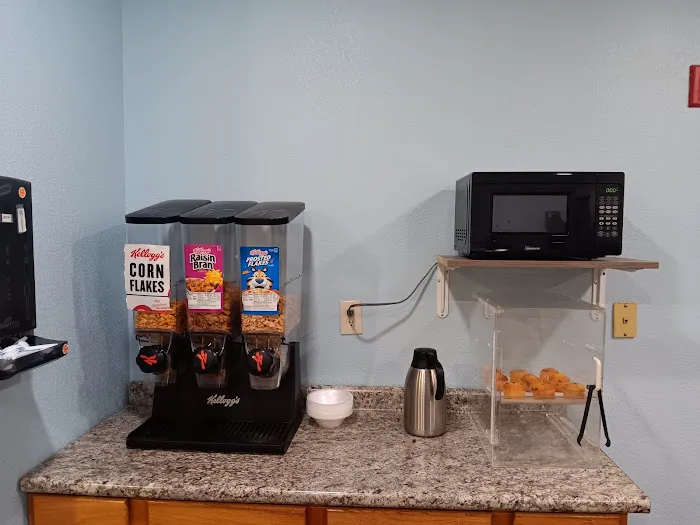 Red Lion Inn & Suites Elk Grove Village 4