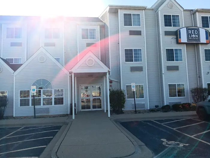 Red Lion Inn & Suites Elk Grove Village 4