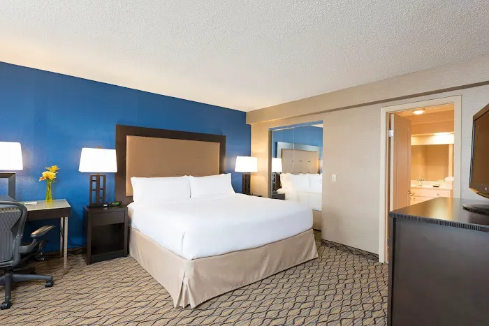 Holiday Inn Chicago-Elk Grove, an IHG Hotel 4