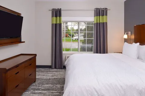 Four Points by Sheraton Mount Prospect O’Hare 4