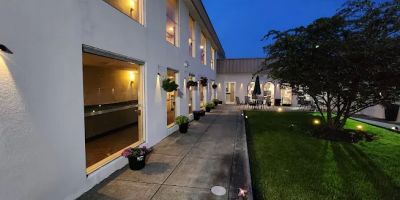 Super 8 by Wyndham Morton Grove/Chicago
