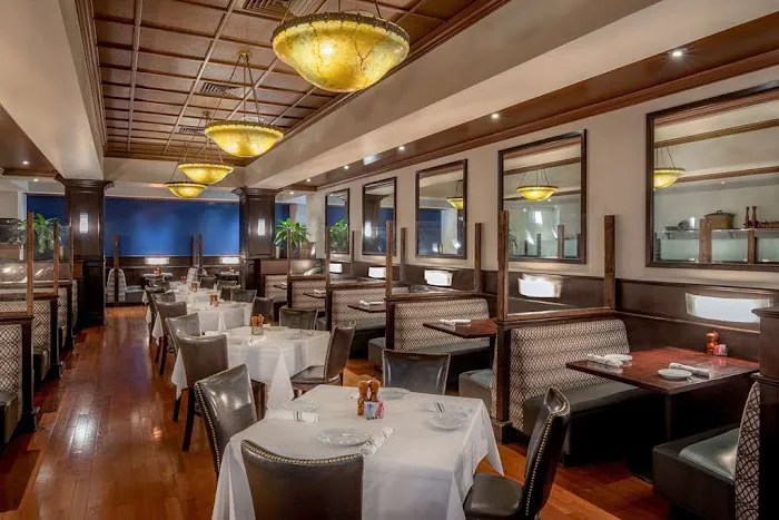 DoubleTree by Hilton Hotel Chicago - North Shore Conference Center 4