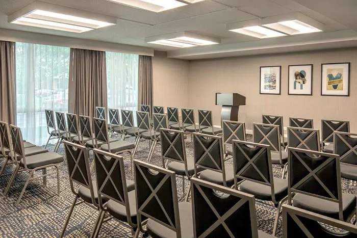 DoubleTree by Hilton Hotel Chicago - North Shore Conference Center 4