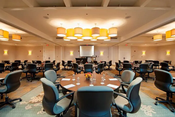 DoubleTree by Hilton Hotel Chicago - North Shore Conference Center 4