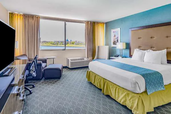 Wyndham Garden Kenosha Harborside 4