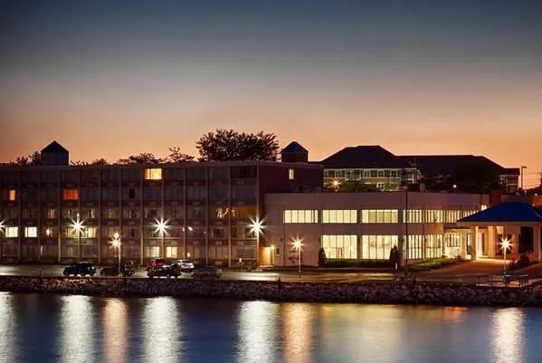 Wyndham Garden Kenosha Harborside 4