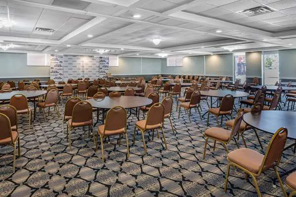 Wyndham Garden Kenosha Harborside 4