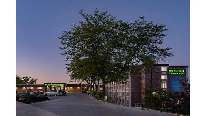 Wyndham Garden Kenosha Harborside 4