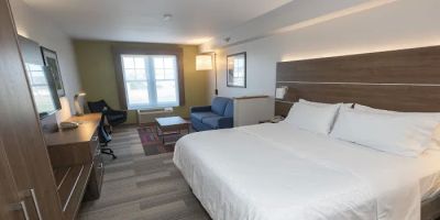 Holiday Inn Express & Suites Iron Mountain by IHG