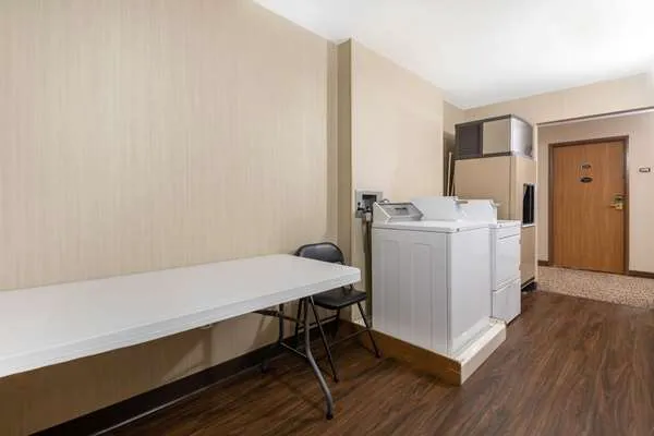 Comfort Inn Iron Mountain North 4