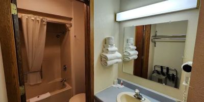 Hotel Iron Mountain Inn & Suites