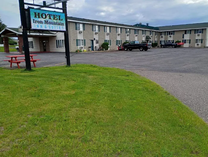 Hotel Iron Mountain Inn & Suites 4