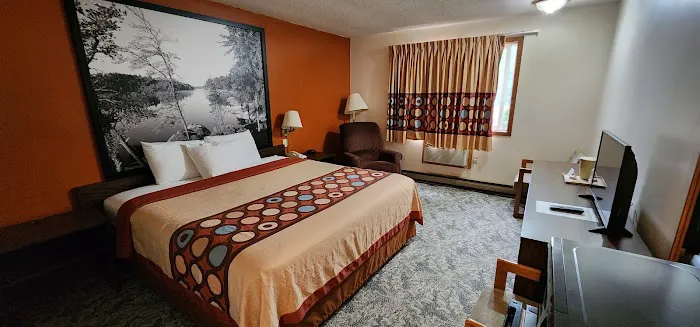 Hotel Iron Mountain Inn & Suites 4
