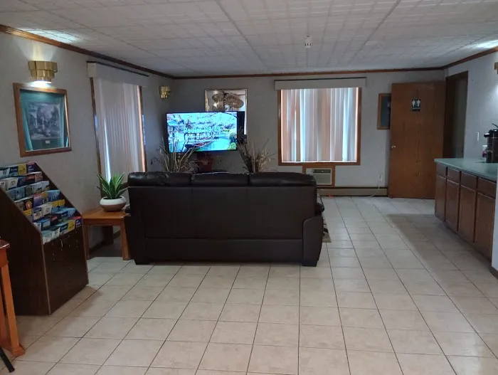 Hotel Iron Mountain Inn & Suites 4