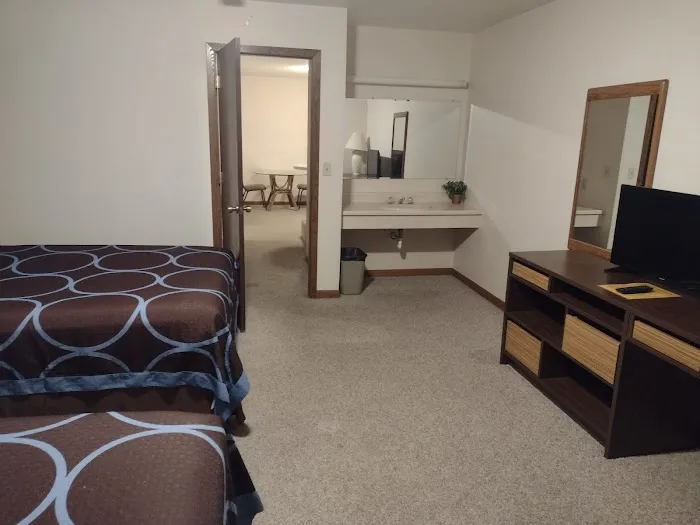 Hotel Iron Mountain Inn & Suites 4