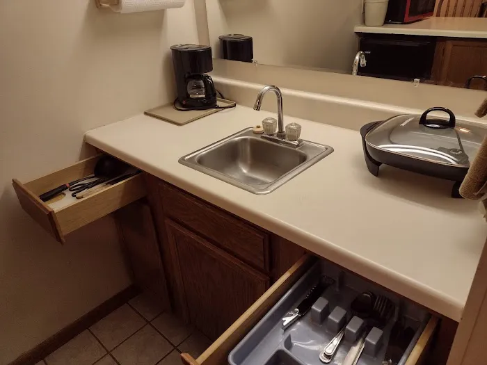 Hotel Iron Mountain Inn & Suites 4