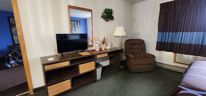 Hotel Iron Mountain Inn & Suites 4
