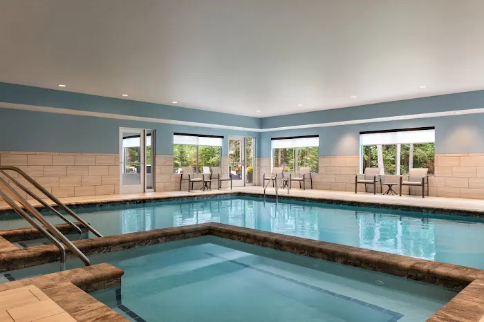 Holiday Inn Express & Suites Rhinelander by IHG 4