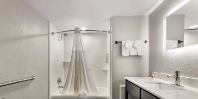 Clarion Pointe Rhinelander Downtown