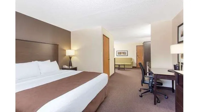 AmericInn by Wyndham Rhinelander 4