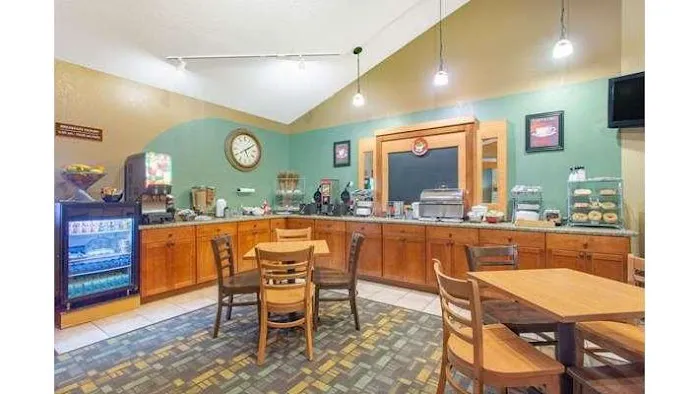 AmericInn by Wyndham Rhinelander 4