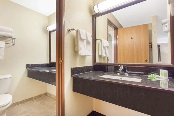AmericInn by Wyndham Rhinelander 4