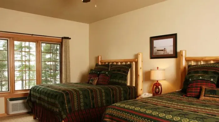Eagle Waters Resort & Supper Club 4