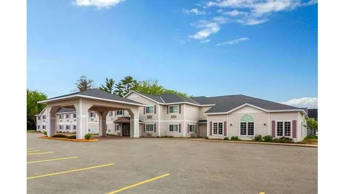 AmericInn by Wyndham Eagle River Downtown 4