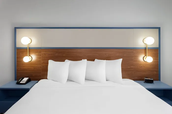 AmericInn by Wyndham Eagle River Downtown 4
