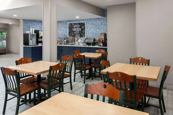 AmericInn by Wyndham Eagle River Downtown 4