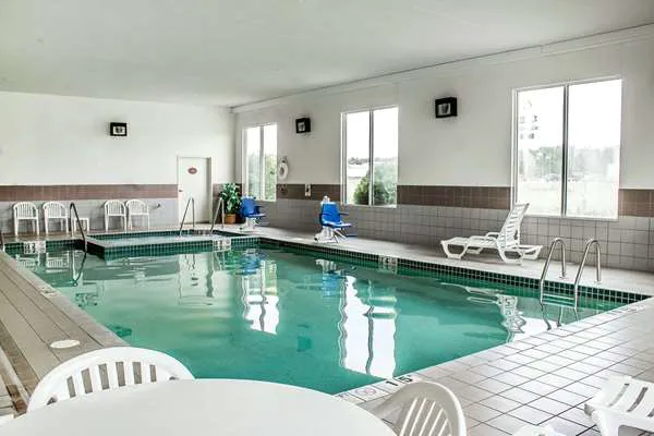 Rodeway Inn 4