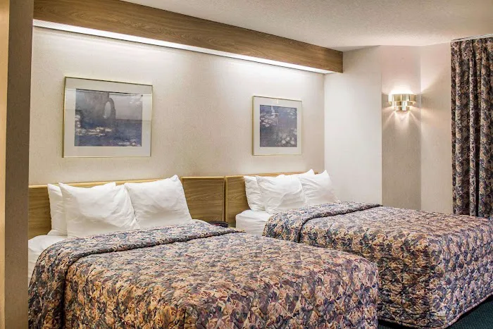 Rodeway Inn 4