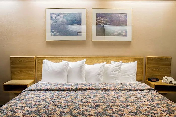 Rodeway Inn 4