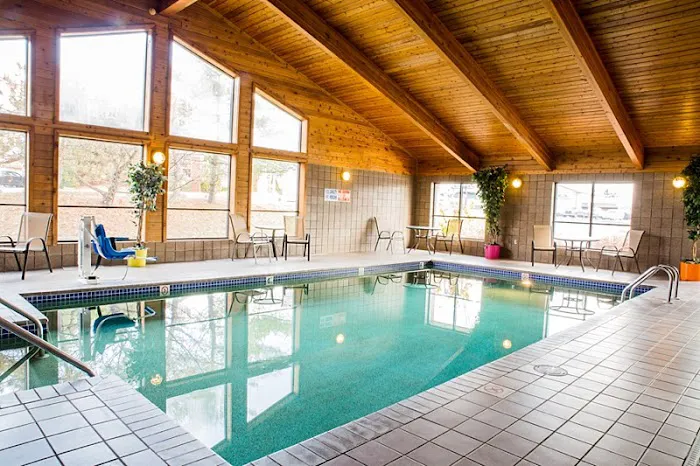 Boarders Inn & Suites by Cobblestone Hotels - Medford 4
