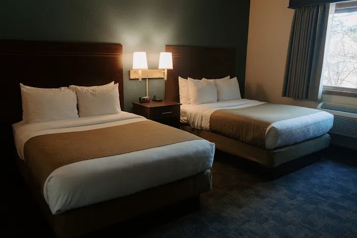 Boarders Inn & Suites by Cobblestone Hotels - Medford 4