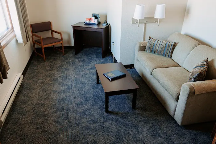 Boarders Inn & Suites by Cobblestone Hotels - Medford 4