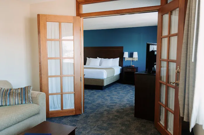 Boarders Inn & Suites by Cobblestone Hotels - Medford 4